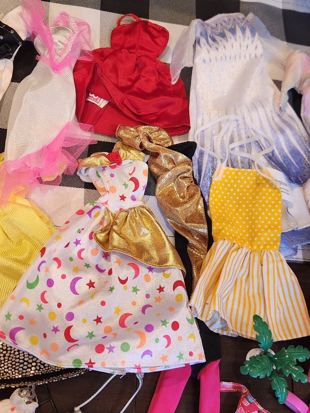 Barbie And Skipper New And Used Clothing And Accessories Huge Lot - Picture 10 of 10